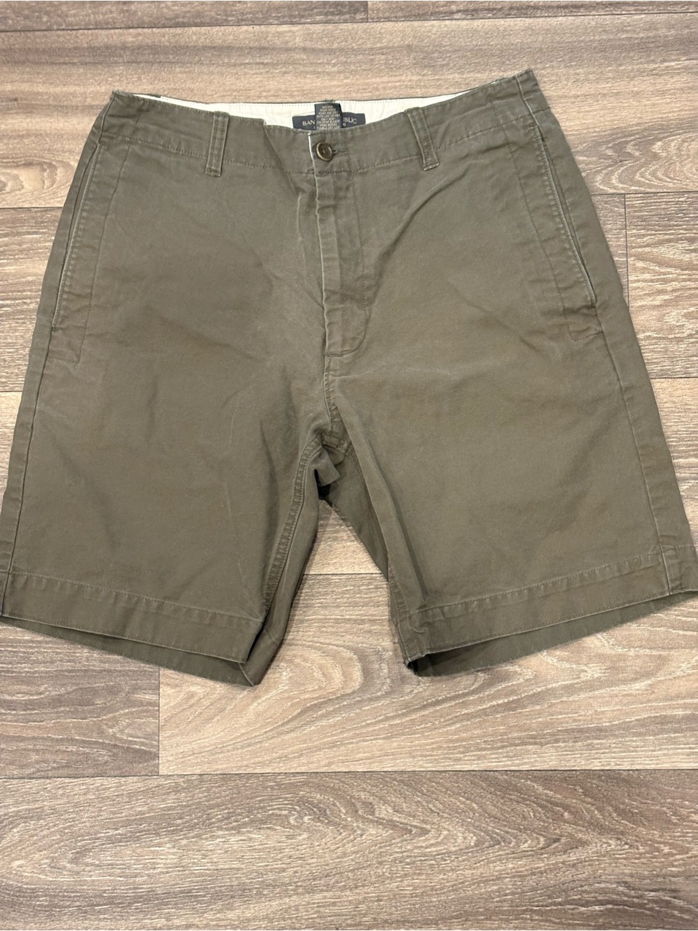 Banana Republic Classic Men's Olive Chino Flat Front Shorts Size 32